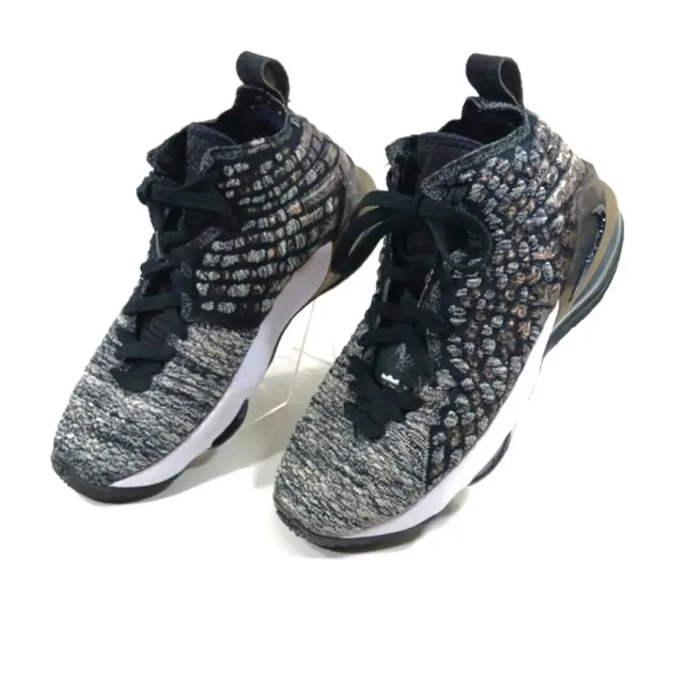 NIKE LeBron 17 EUC Kids Size 5.5Y SS1672
